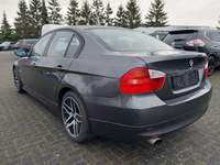 Vaade tagant vasakult