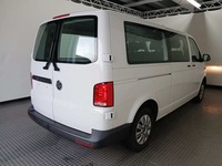 Pogled od pozadi desno