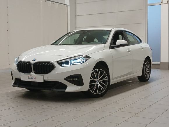 Skats no kreisās puses priekšā