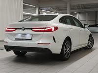 Skats no labās puses aizmugurē