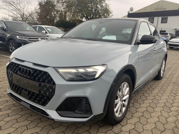 Pogled od napred levo