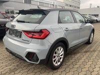 Pogled od pozadi desno