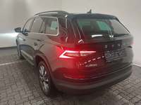 Vaade tagant vasakult