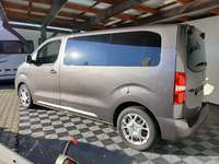 Vue de l’arrière gauche