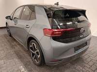 Vaade tagant vasakult