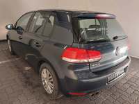 Vaade tagant vasakult