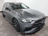 Skats no labās puses priekšā