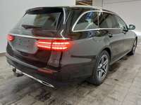 Pogled od pozadi desno