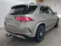 Skats no labās puses aizmugurē