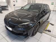 Skats no kreisās puses priekšā