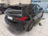 Skats no labās puses aizmugurē