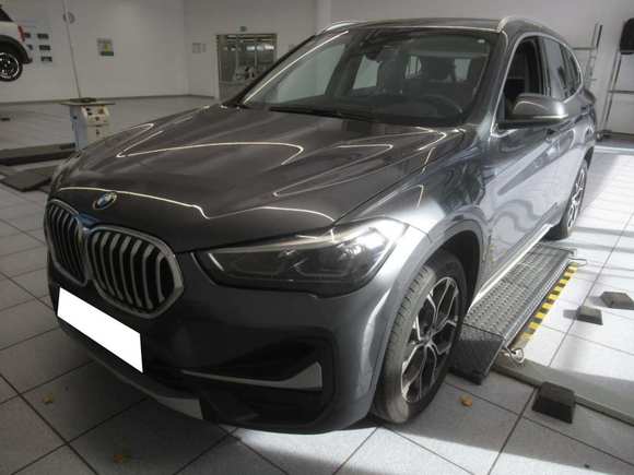 Skats no kreisās puses priekšā