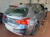 Skats no labās puses aizmugurē