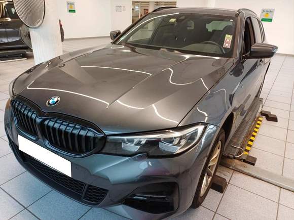 Skats no kreisās puses priekšā