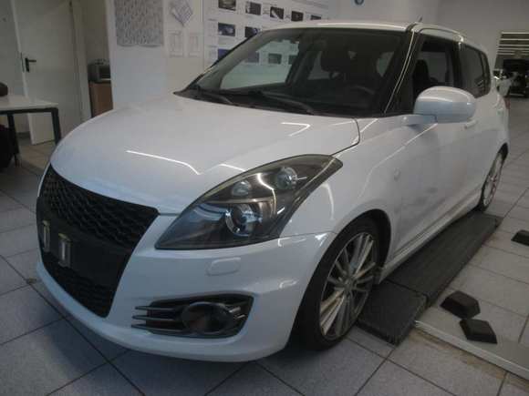 Skats no kreisās puses priekšā