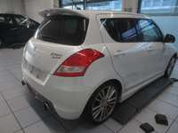 Skats no labās puses aizmugurē