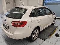 Skats no labās puses aizmugurē