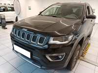 Skats no kreisās puses priekšā