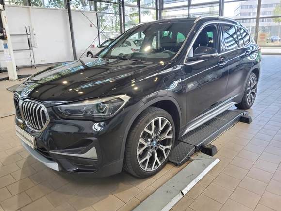 Skats no kreisās puses priekšā