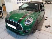 Skats no kreisās puses priekšā