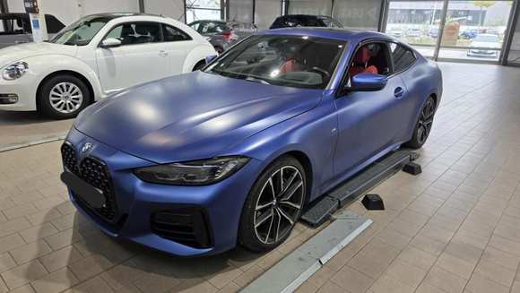 Skats no kreisās puses priekšā