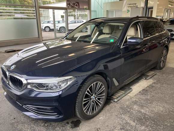 Skats no kreisās puses priekšā