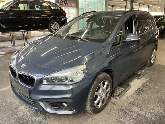 Skats no kreisās puses priekšā