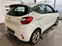 Skats no labās puses aizmugurē