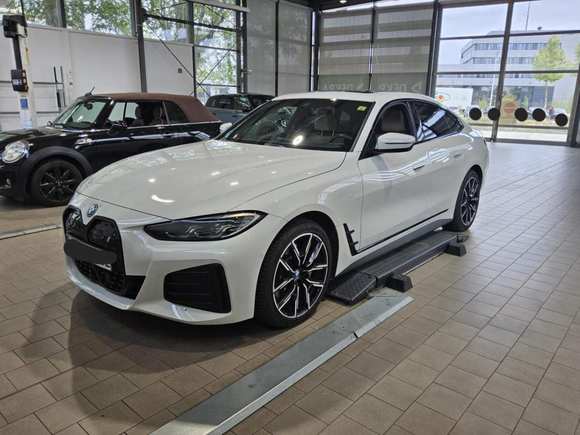 Skats no kreisās puses priekšā