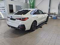 Skats no labās puses aizmugurē