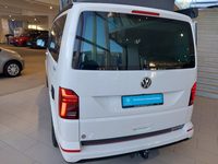 Vaade tagant vasakult