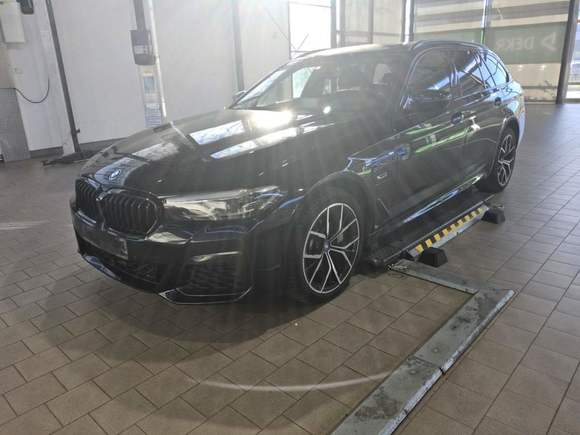 Skats no kreisās puses priekšā