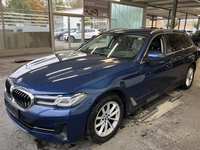 Skats no kreisās puses priekšā