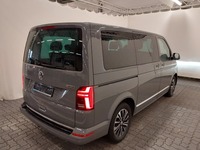 Pogled od pozadi desno