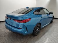 Skats no labās puses aizmugurē