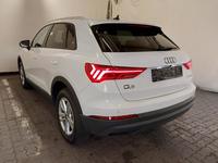 Vaade tagant vasakult