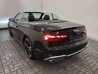 Vaade tagant vasakult