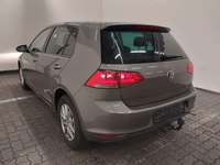 Vaade tagant vasakult