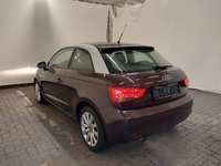 Vaade tagant vasakult