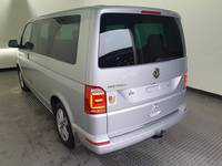 Pogled od pozadi levo