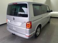 Pogled od pozadi desno