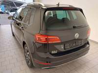 Vaade tagant vasakult