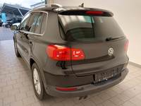 Vaade tagant vasakult