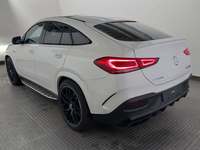 Skats no kreisās puses aizmugurē