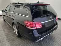 Vaade tagant vasakult