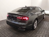 Pogled od pozadi desno