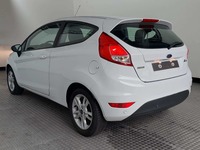 Pogled od pozadi levo