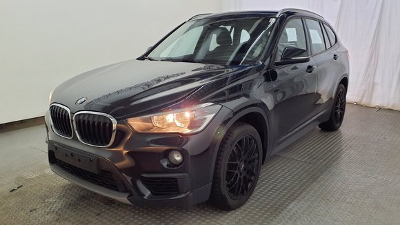 Skats no kreisās puses priekšā