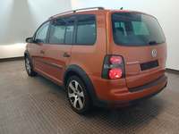 Vaade tagant vasakult