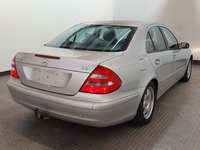 Skats no labās puses aizmugurē